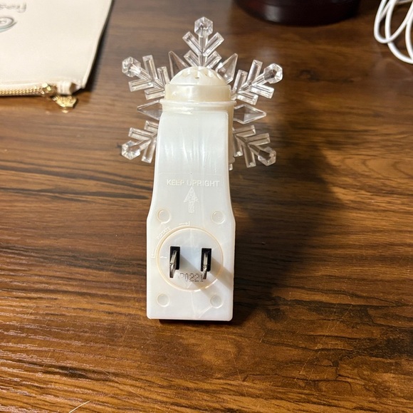 Bath & Body Works Crystal Snowflake Holiday Ornament - Picture 2 of 4